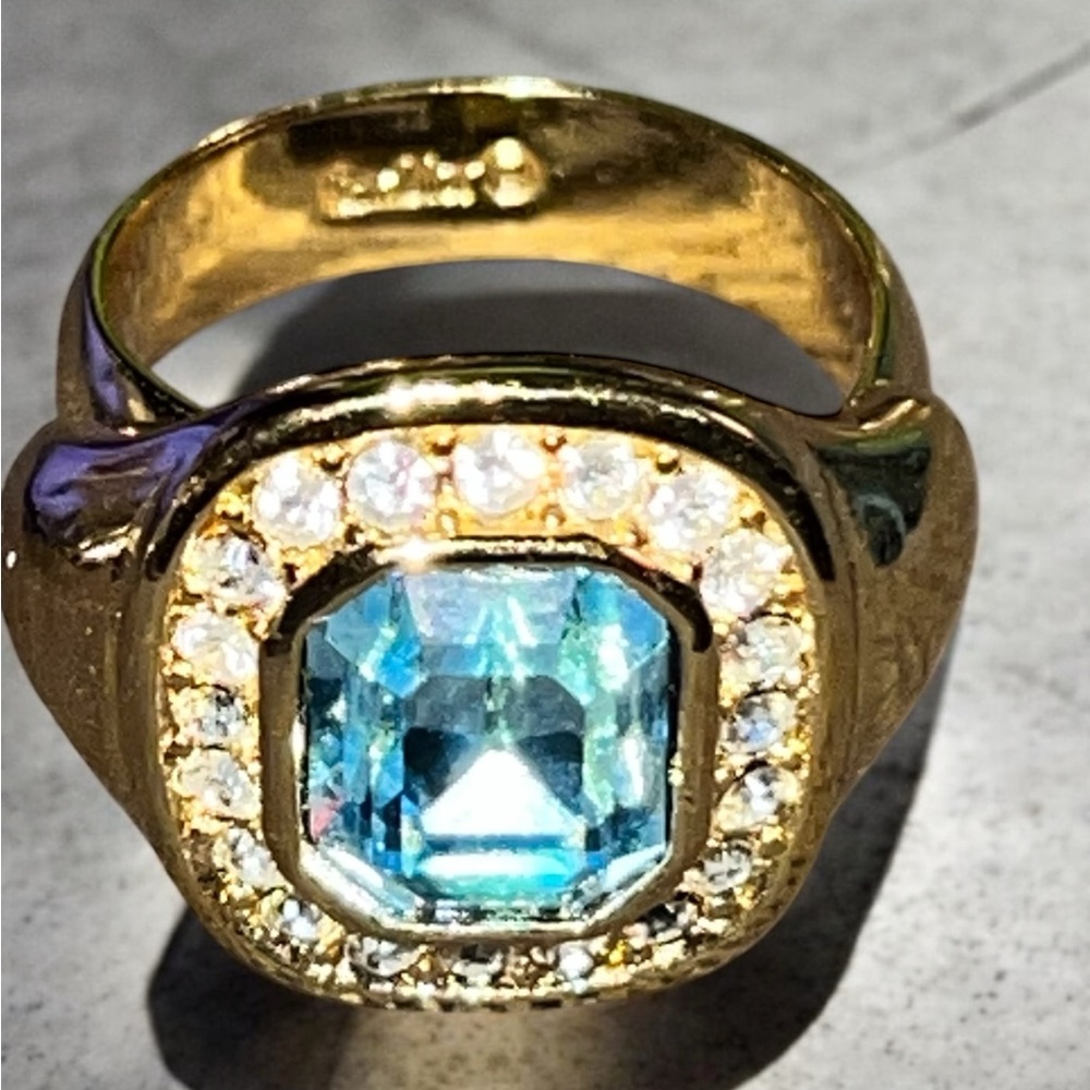 Vintage Christian Dior Gold Tone and Blue Gemstone Halo Ring size 6 - Picture 3 of 16